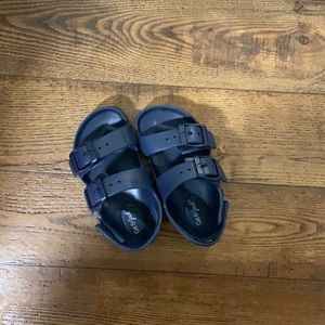 Cat and Jack Baby Sandals. Size 6.